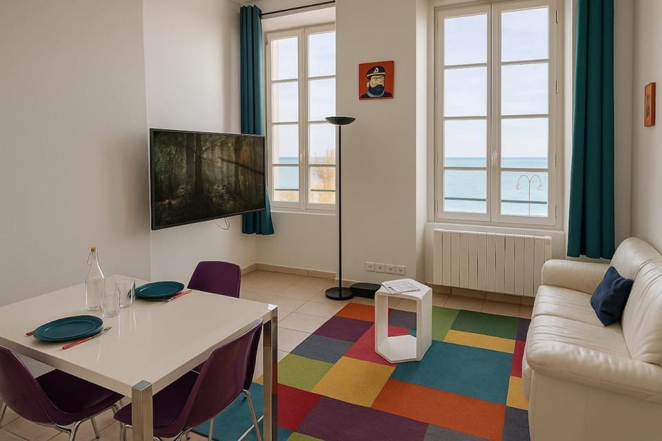 TV and multimedia, Living room, Seating area, Dining area