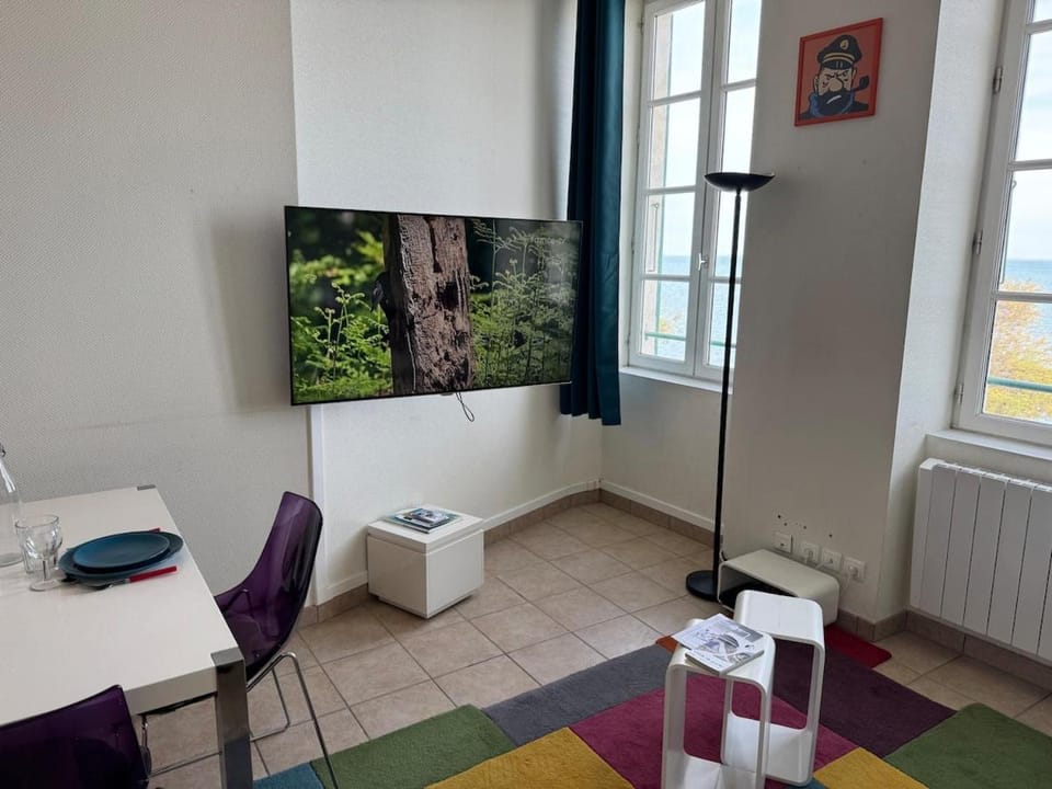 TV and multimedia, Living room, Dining area