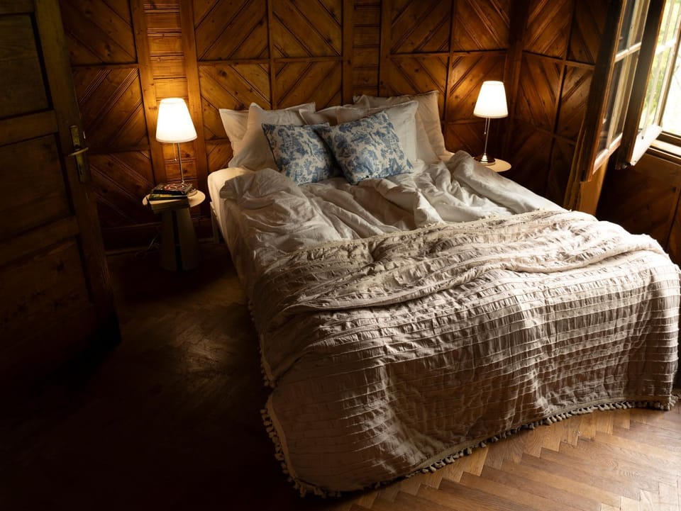 Bed, Bedroom