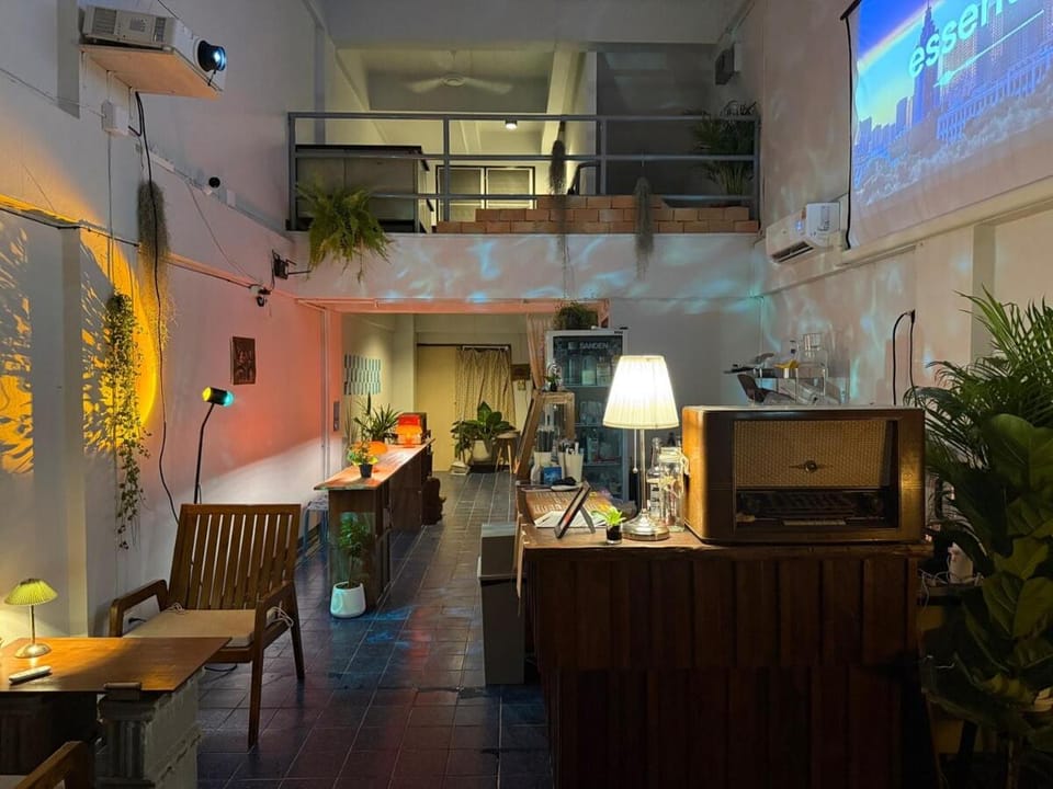 Property building, Restaurant/places to eat, Lounge or bar