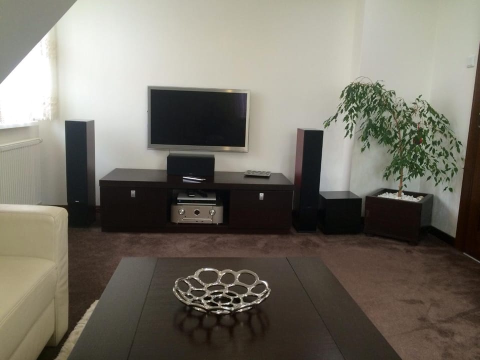 Day, Decorative detail