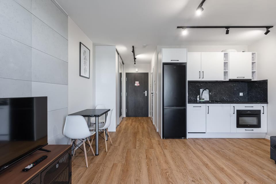 TV and multimedia, Kitchen or kitchenette, Dining area, dishwasher, oven, stove