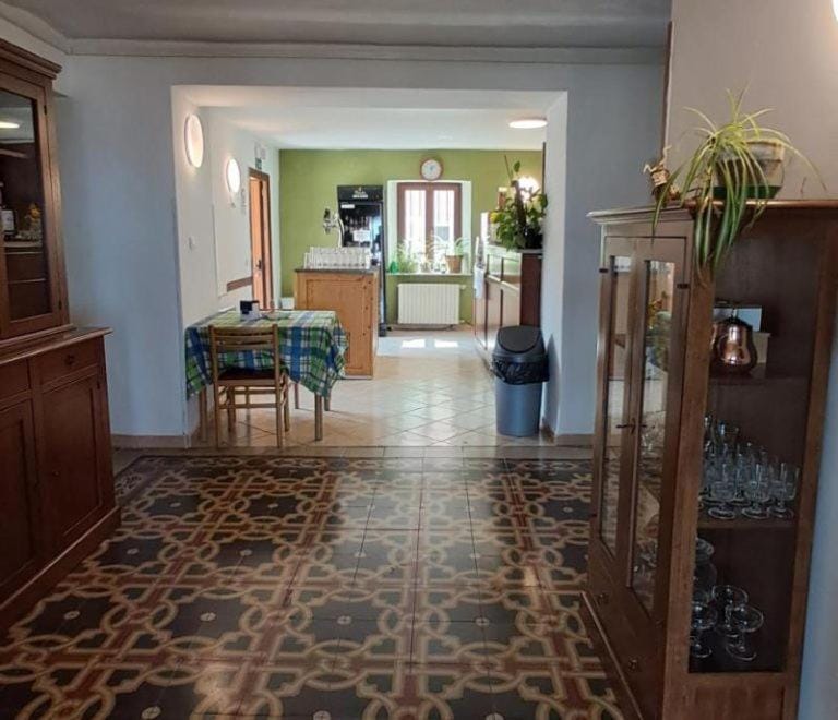 Desdemona House Pub Hostel in Piedmont