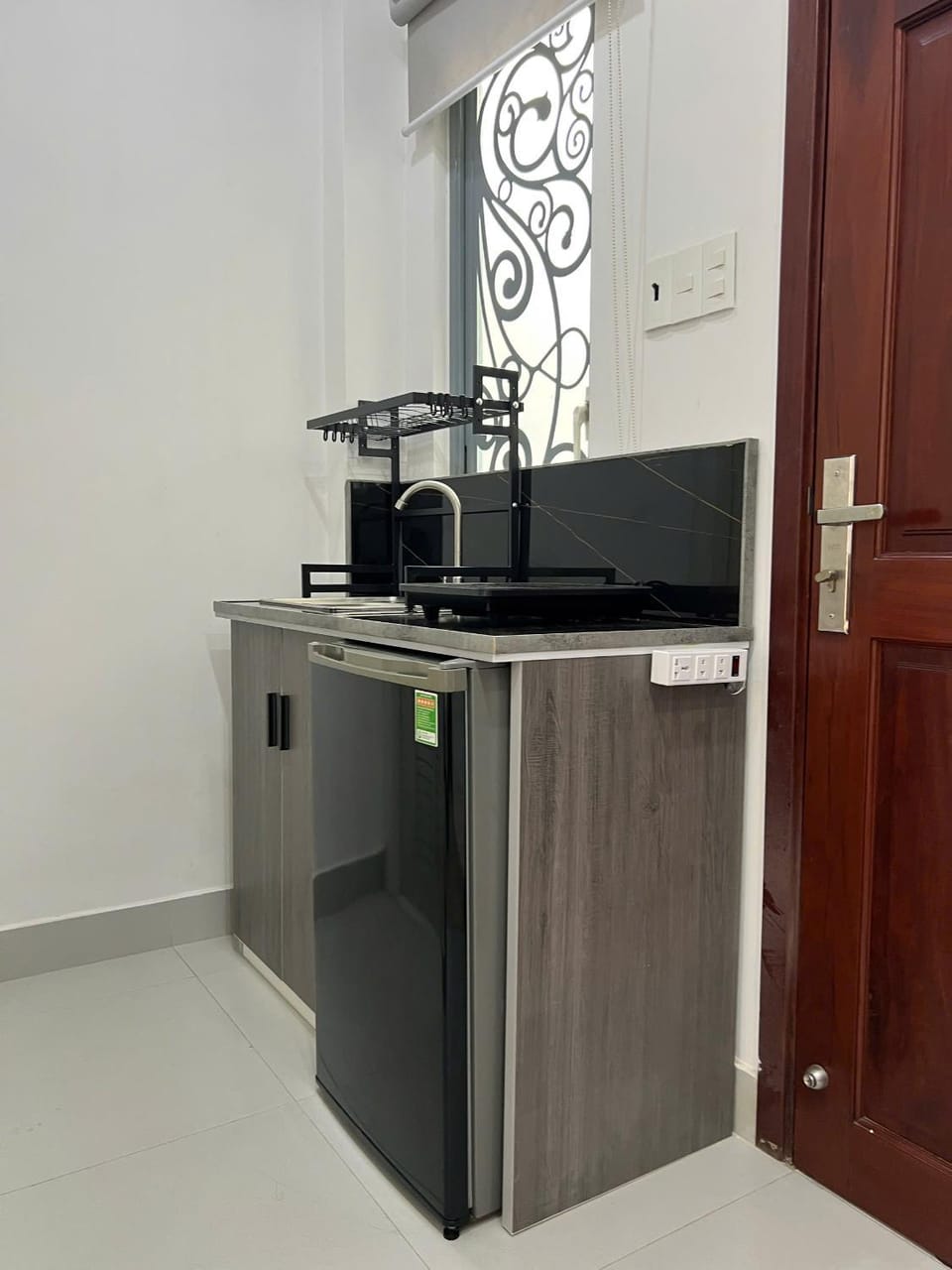 Kitchen or kitchenette, minibar, stove