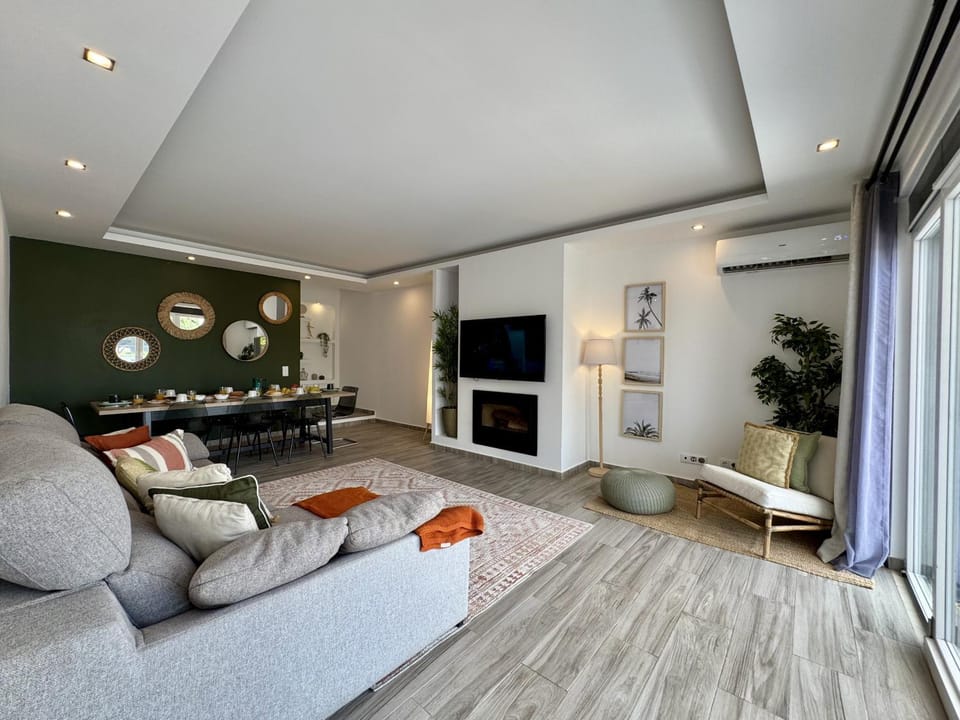 Communal lounge/ TV room, Living room