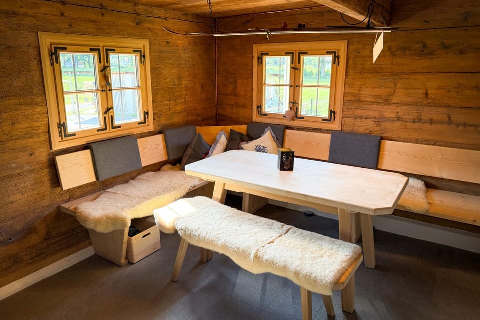 Seating area, Dining area