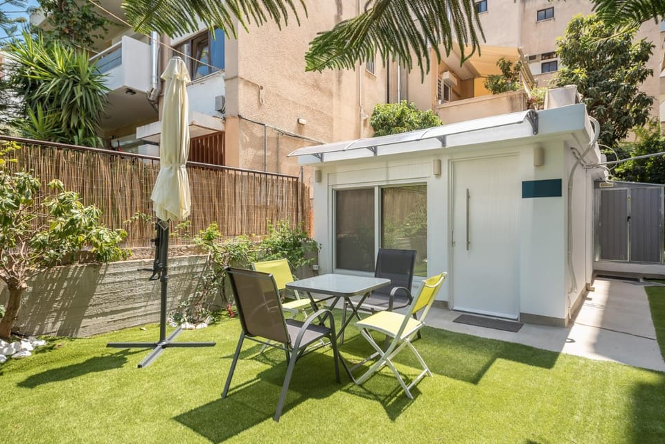 Brand New Modern Studio in Faliro - Private garden House in Alimos