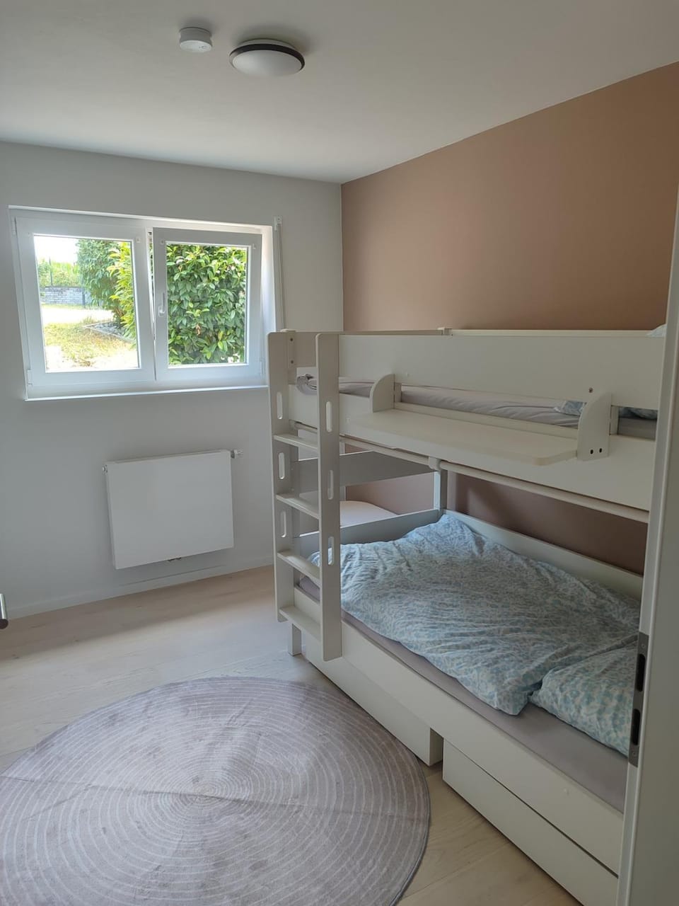 Bedroom, bunk bed