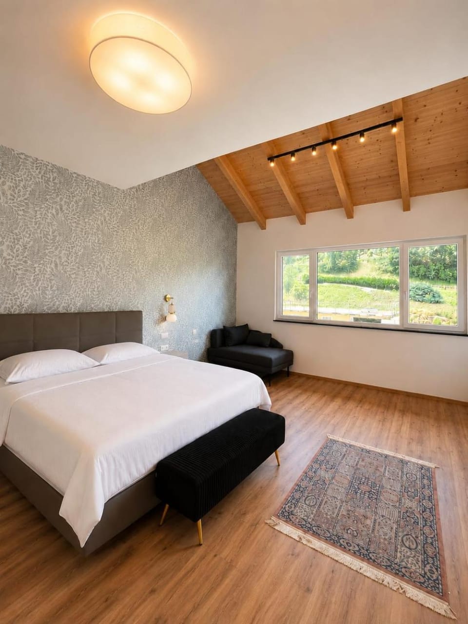 Bed, Photo of the whole room, Bedroom