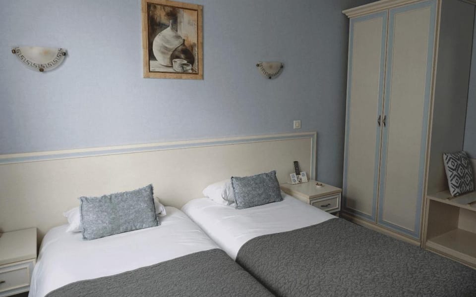 Logis Hôtel Emeraude Hotel in Nouvelle-Aquitaine