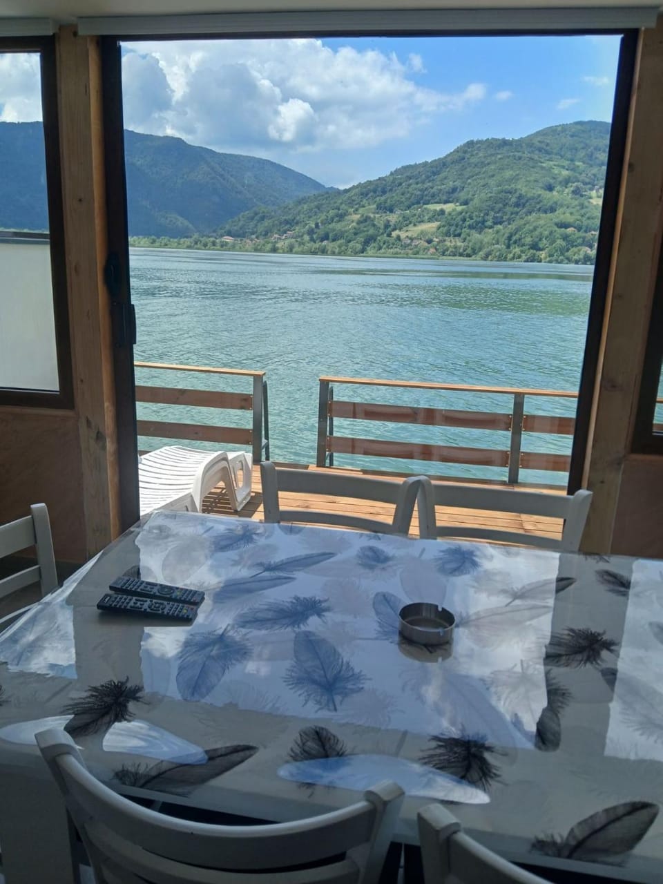 Day, View (from property/room), Lake view