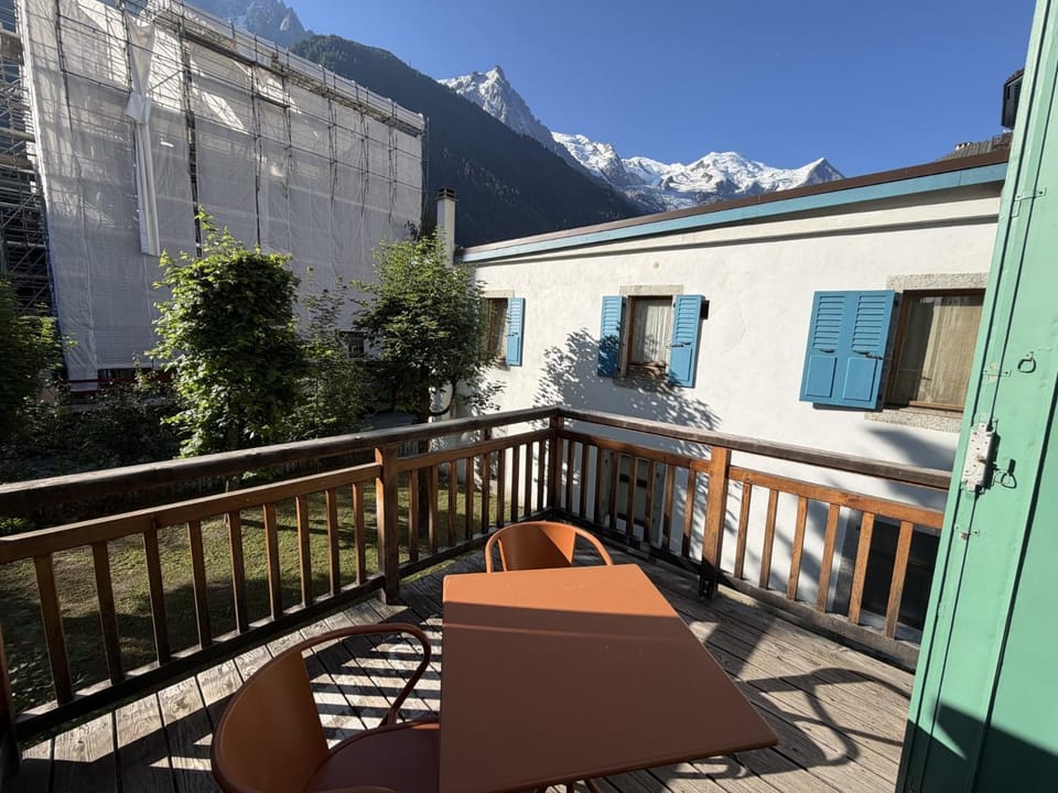 Patio, Mountain view