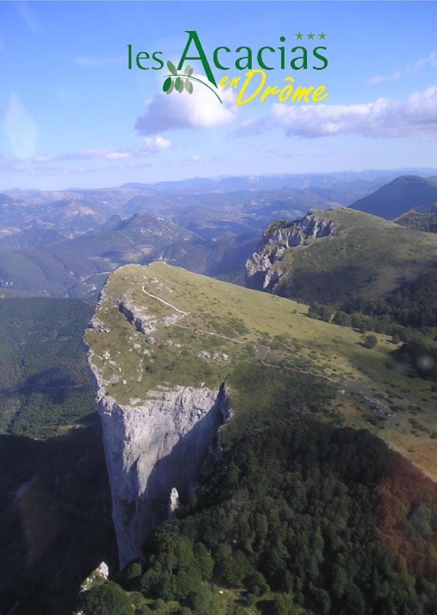 Les Acacias Nature lodge in Provence-Alpes-Côte d'Azur
