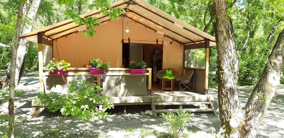 Les Acacias Nature lodge in Provence-Alpes-Côte d'Azur