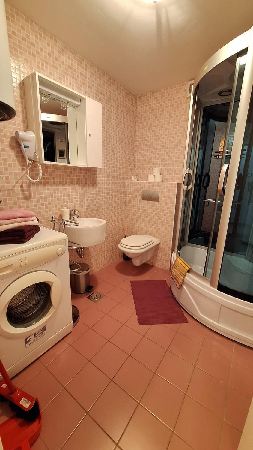 Bathroom, washing machine