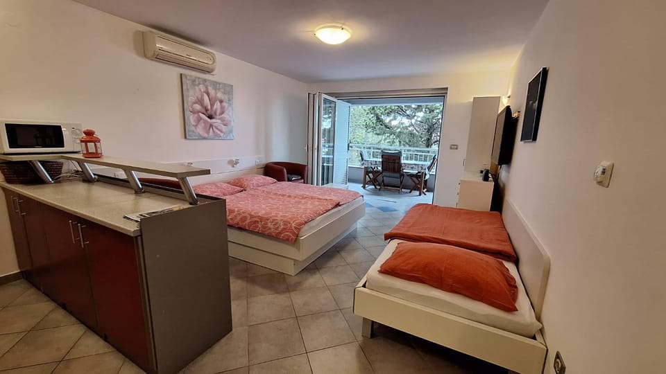 Bed, Balcony/Terrace, Living room, Seating area, Bedroom, kitchen