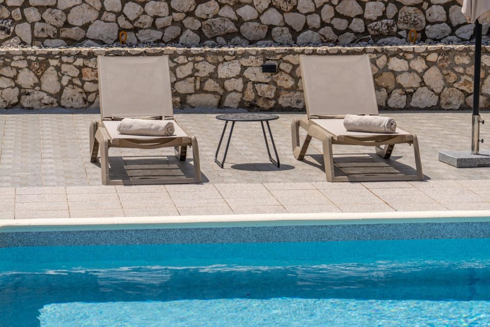 Pool view, Swimming pool, sunbed