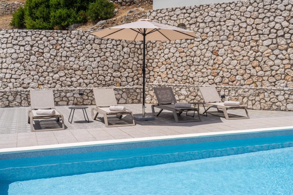 Swimming pool, sunbed