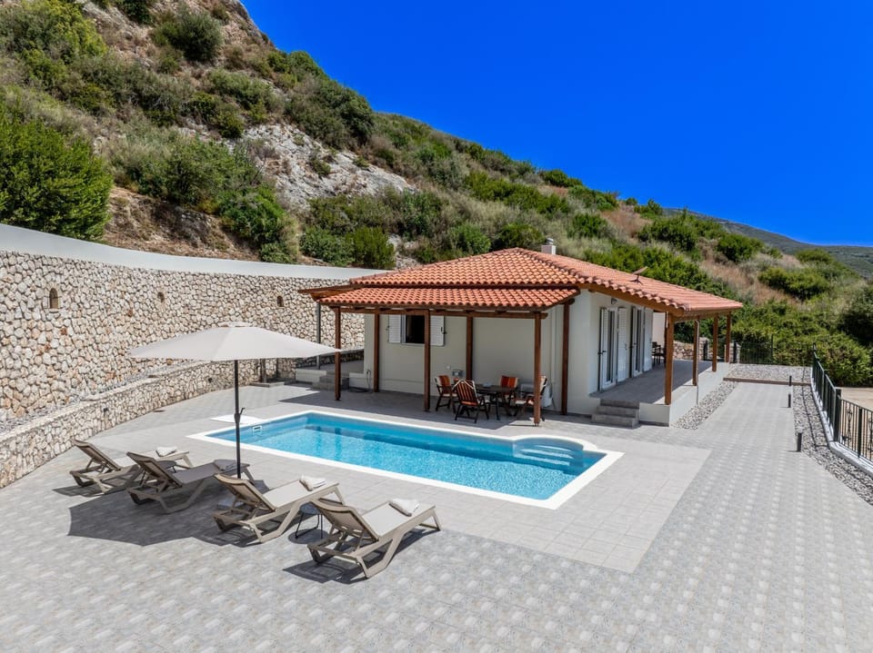 Day, Natural landscape, Mountain view, Pool view, Swimming pool, sunbed