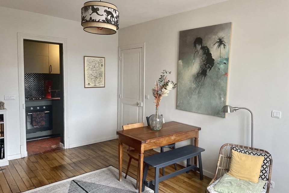 Parisian apartment on courtyard Apartment in Paris