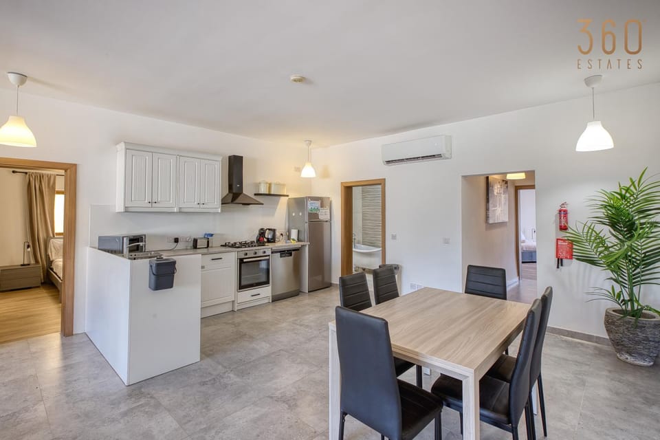 Kitchen or kitchenette, Living room, Seating area, Dining area, dishwasher, minibar, oven, stove