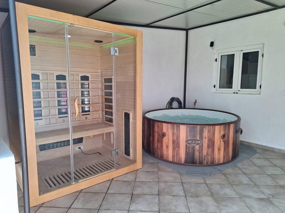 Hot Tub, Sauna, Spa and wellness centre/facilities