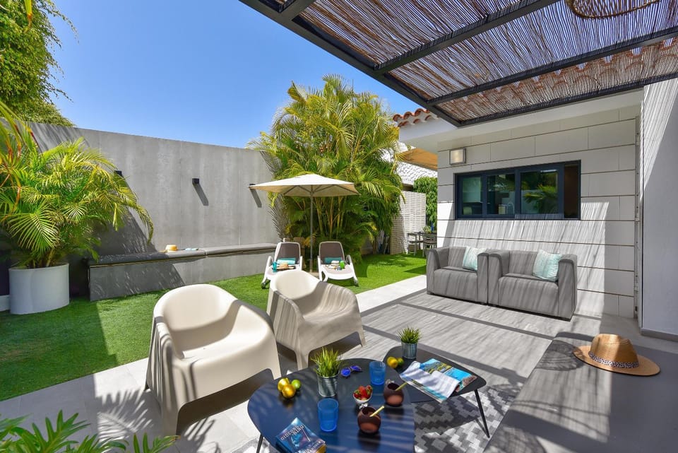 Garden, Living room