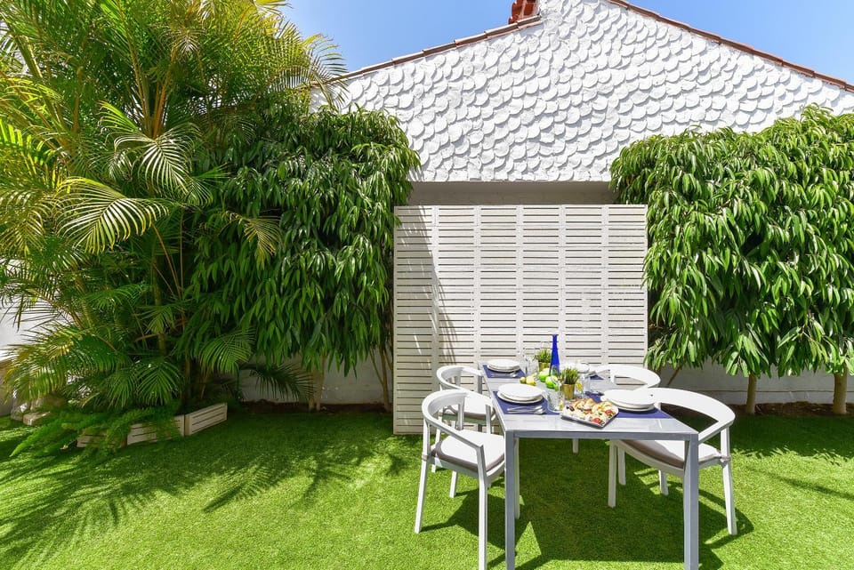 Garden, Dining area