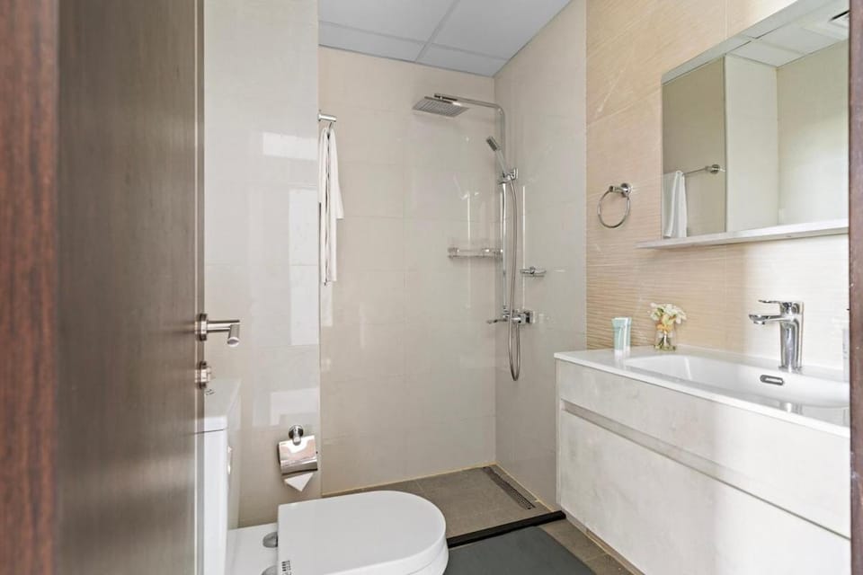 Frank Porter - Jewelz Residence Apartment in Dubai