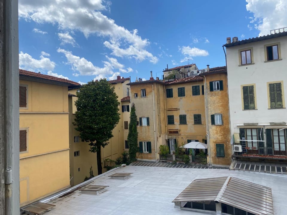 Santa Croce Courtyard Loft-2BR 2Bath AC-Duomo 5 min Apartment in Florence
