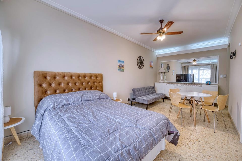 Bed, TV and multimedia, Living room, Photo of the whole room, Seating area