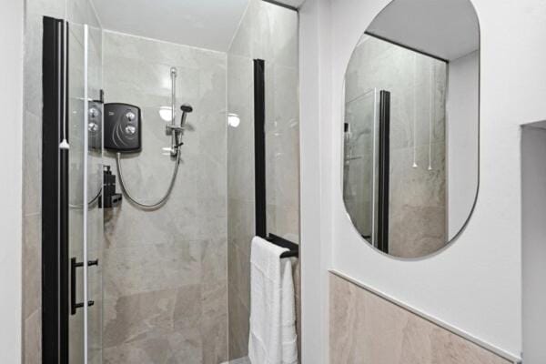 Shower, Bathroom, towels