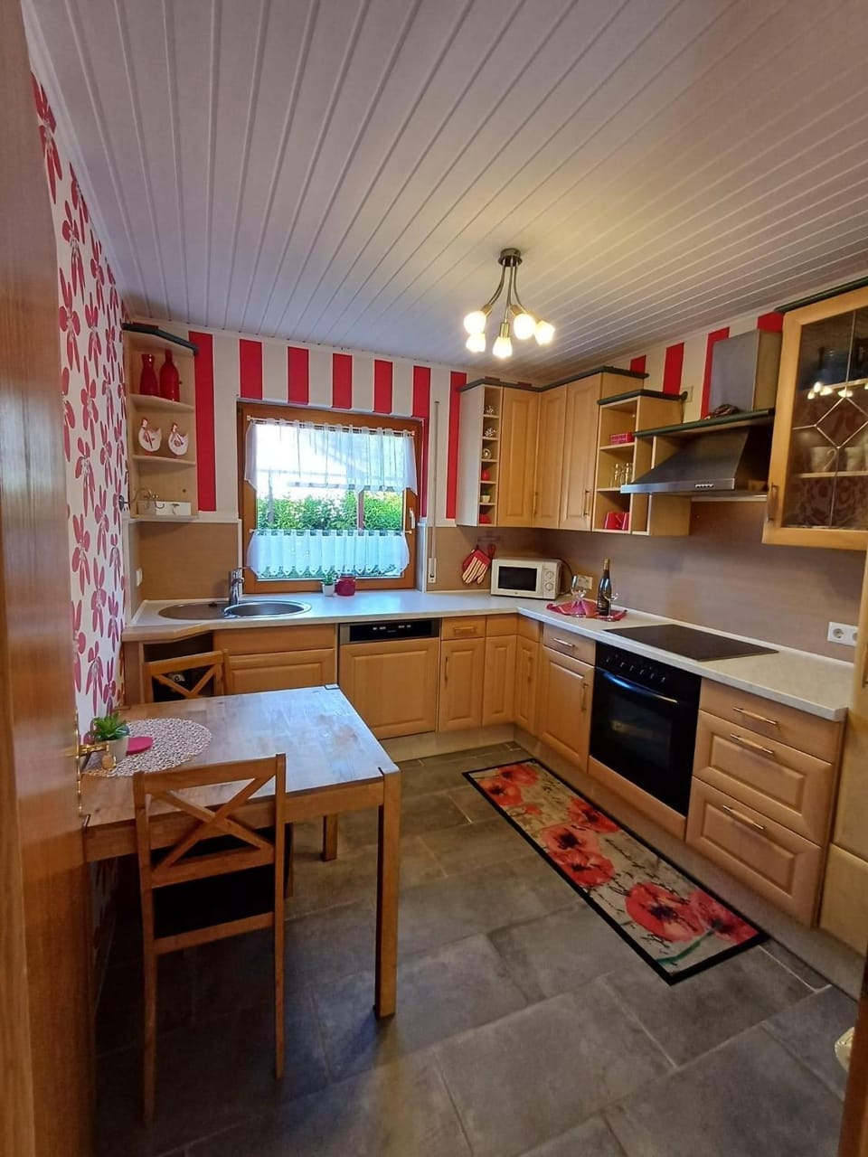 Kitchen or kitchenette, Dining area, dishwasher, stove