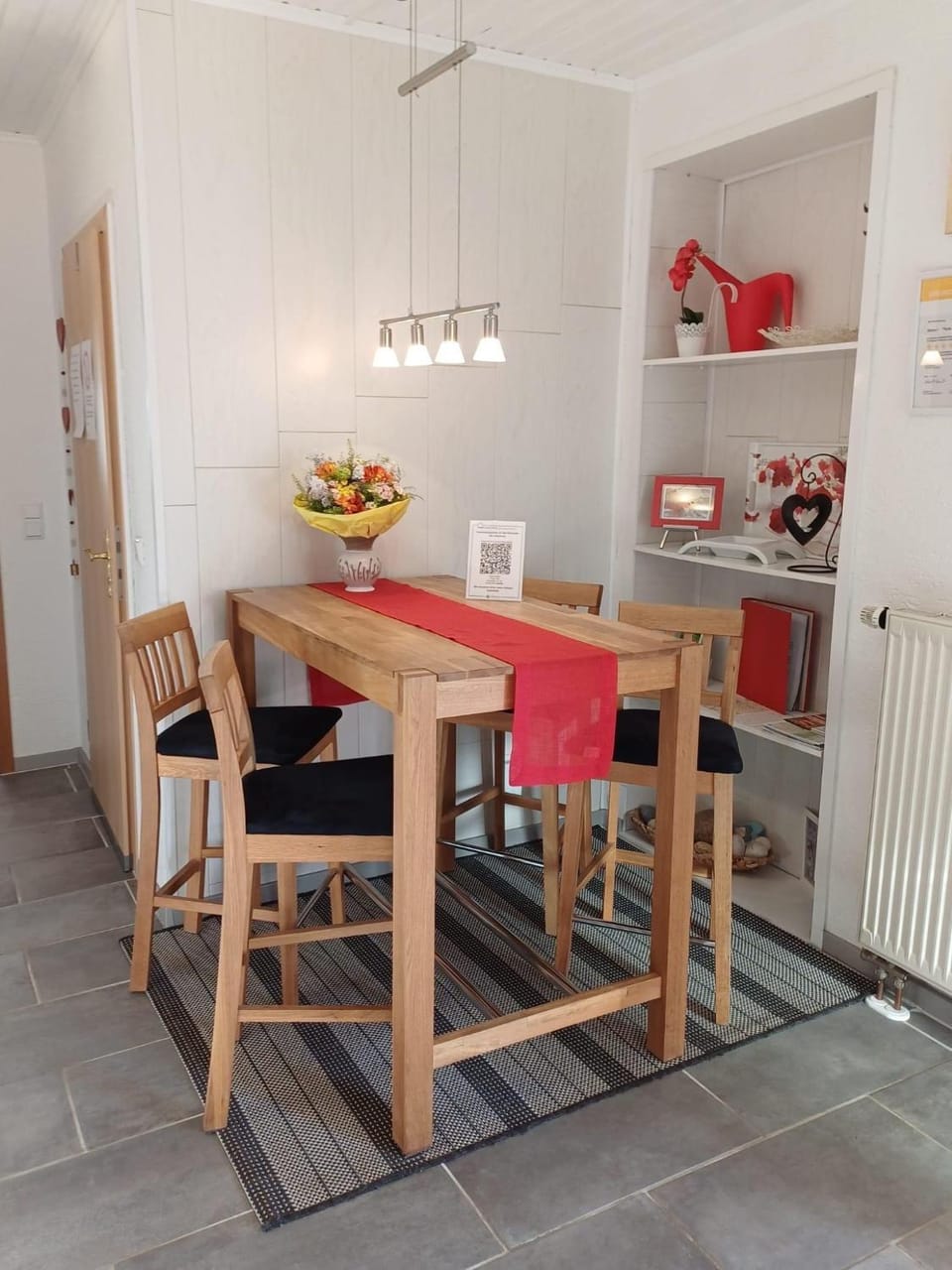 Kitchen or kitchenette, Seating area, Dining area