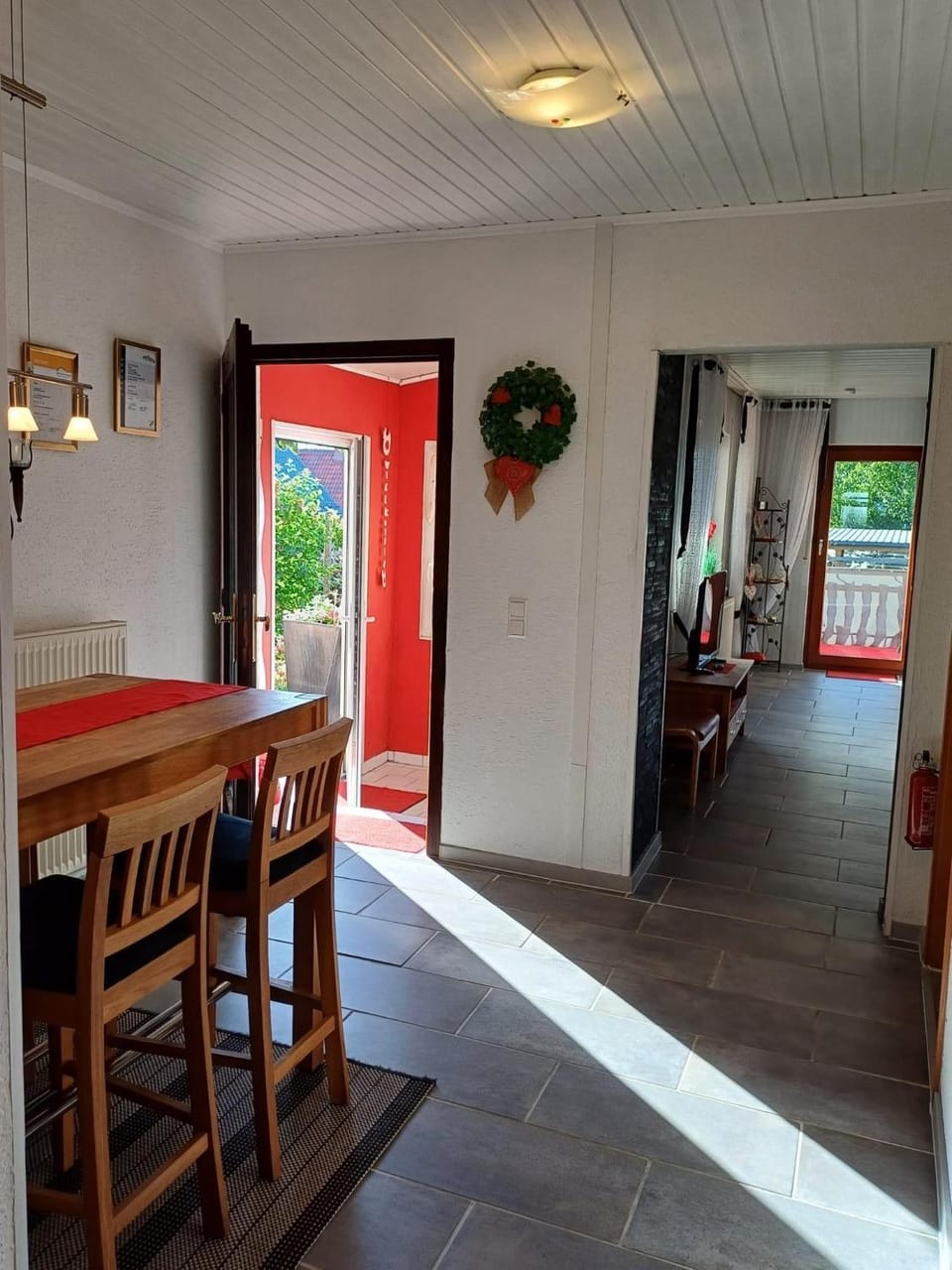 Seating area, Dining area
