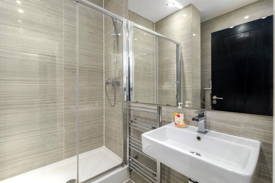 Spacious 3-Bed Apartment for 14 Guests Near Paddington Station Apartment in City of Westminster