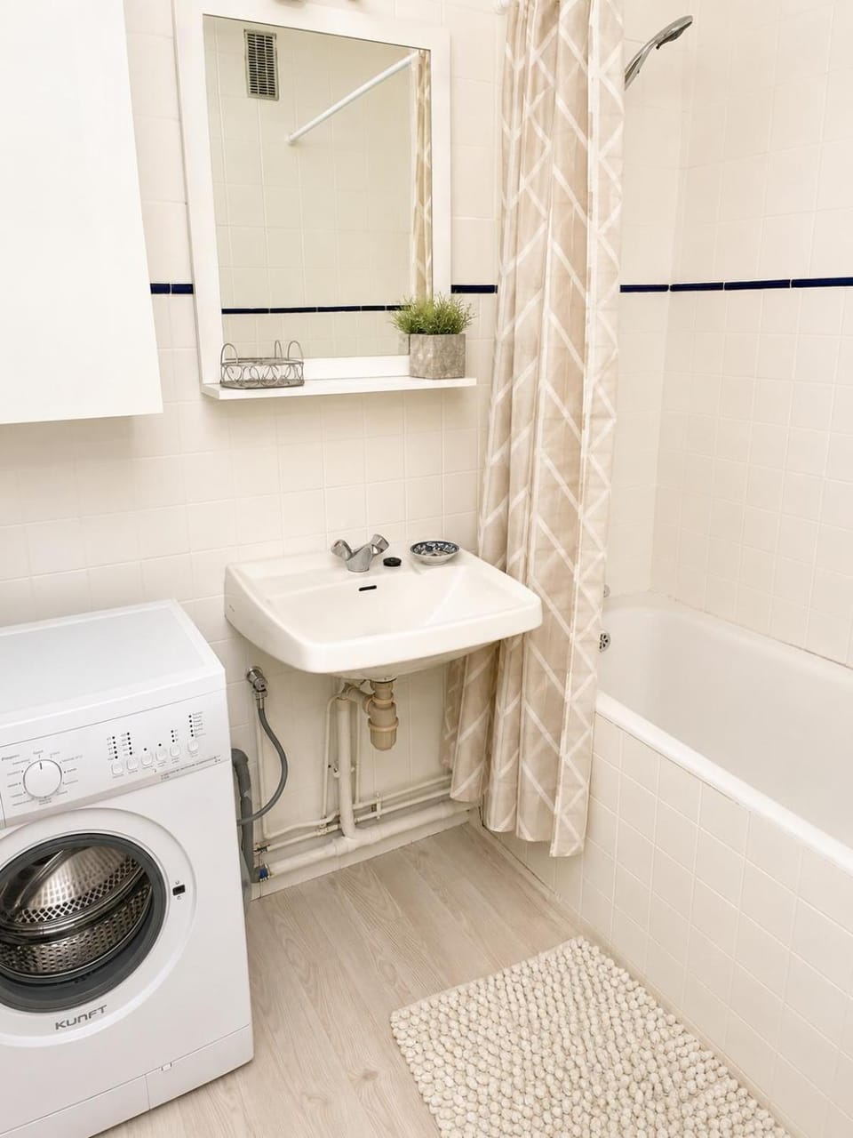 Bathroom, Bath, towels, washing machine