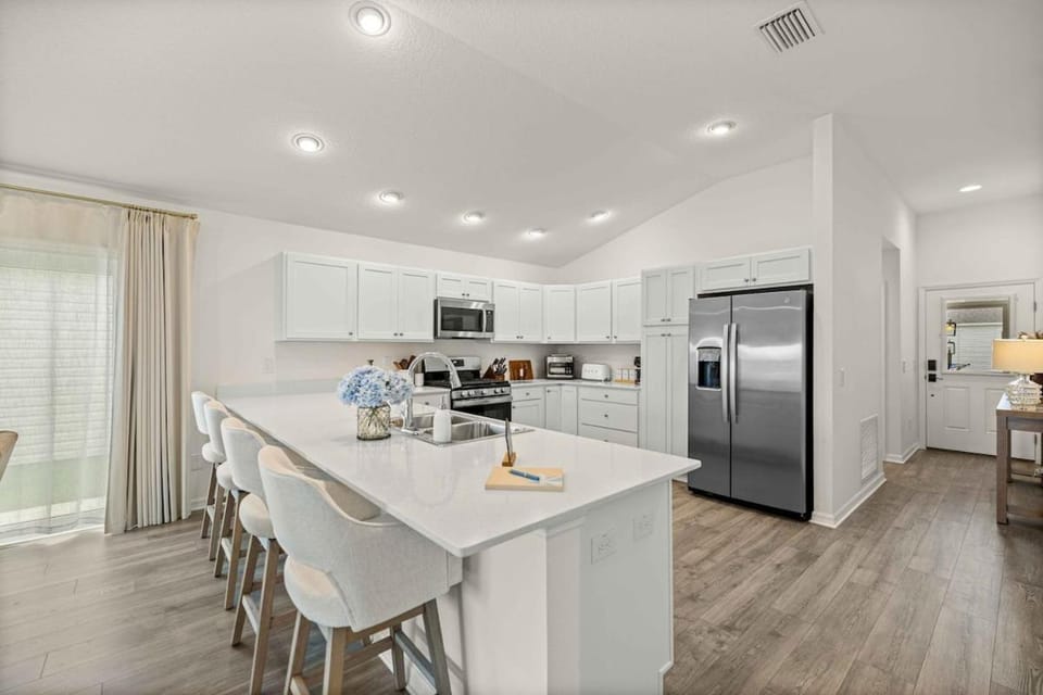 Dog-Friendly Coastal Cottage - Golf Cart House in Wildwood