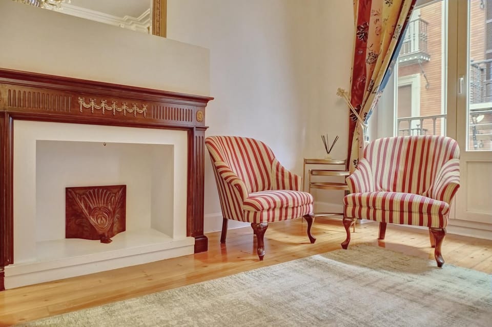 Living room, Seating area