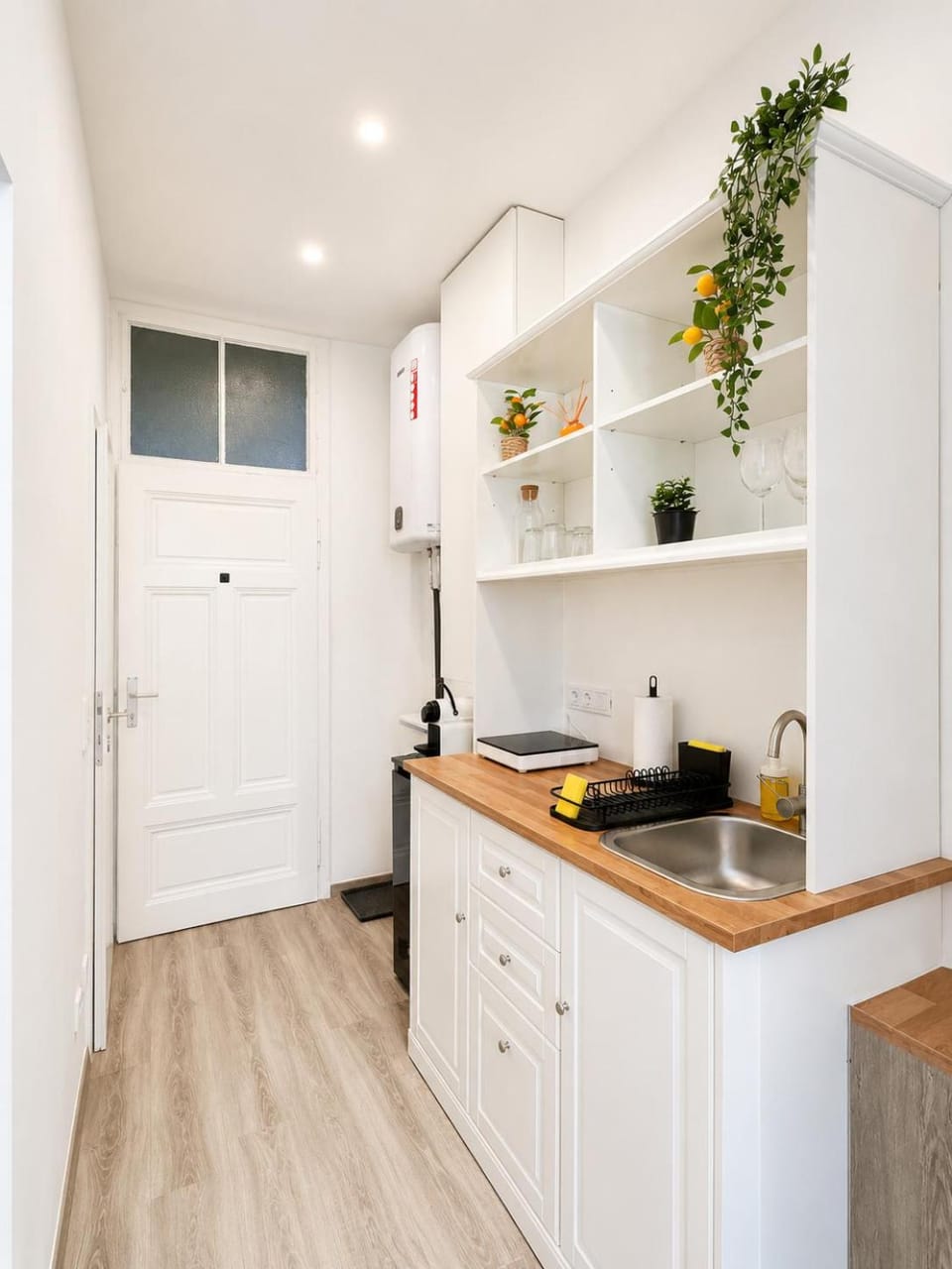 Kitchen or kitchenette