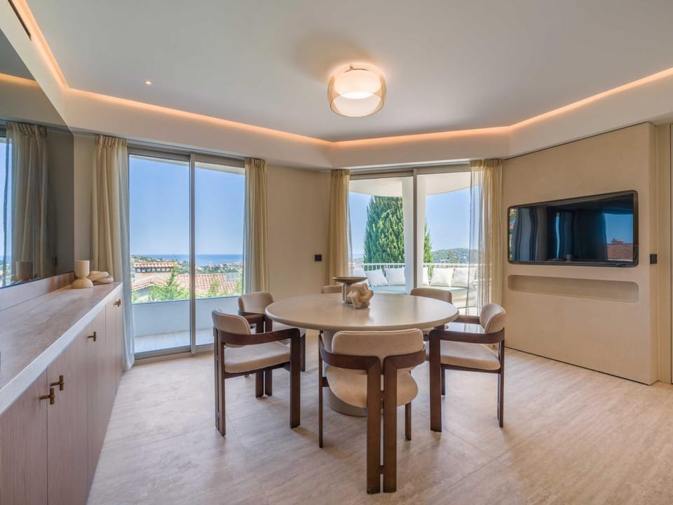 TV and multimedia, Dining area