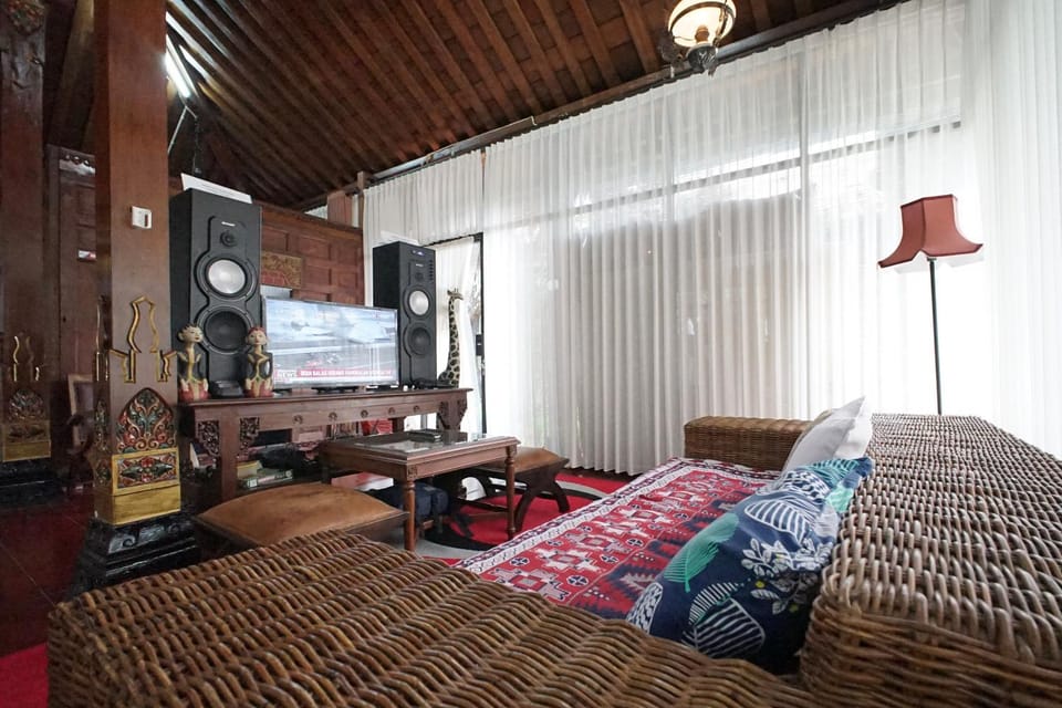 Communal lounge/ TV room, TV and multimedia, Living room, Seating area