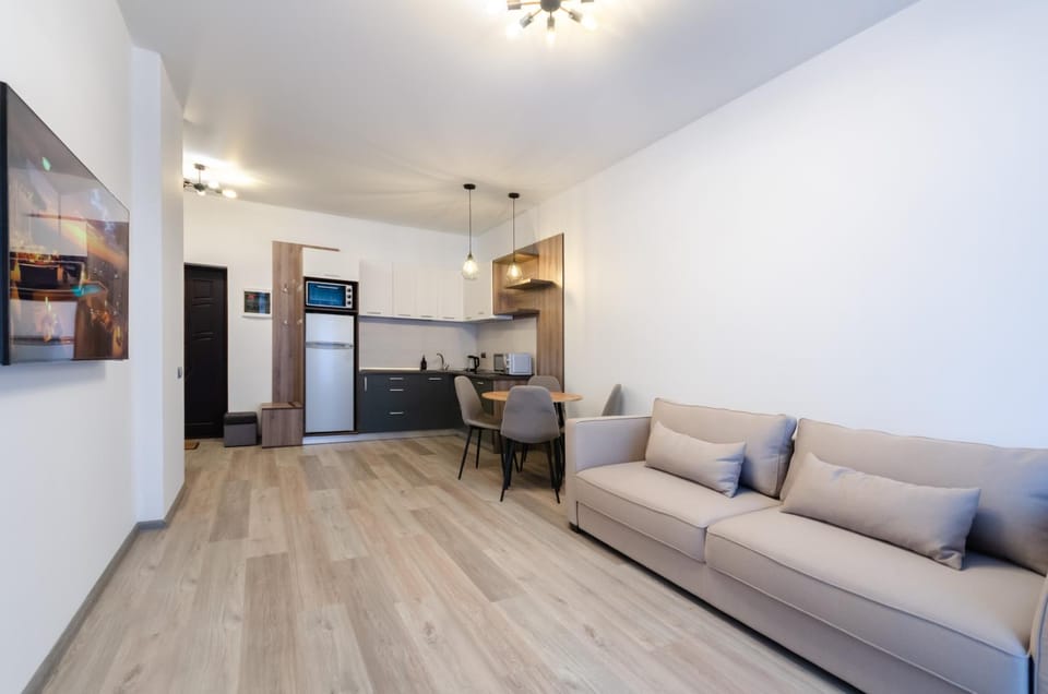 Living room, Seating area, Dining area, oven, pet friendly, stove