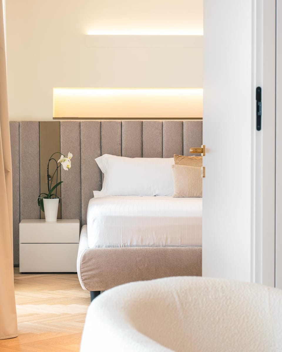 Bed, Photo of the whole room, Bedroom, safe, soundproof, wardrobe, air conditioner
