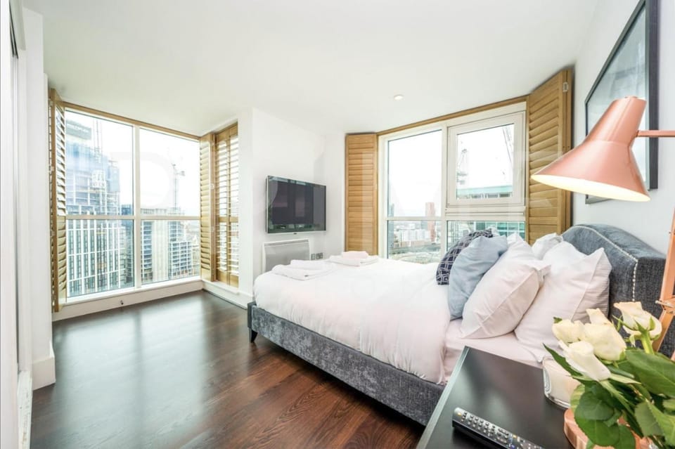 High Deluxe 2Bed plus Living Room for 8 people with London eye view 1 min from the station Apartment in City of Westminster