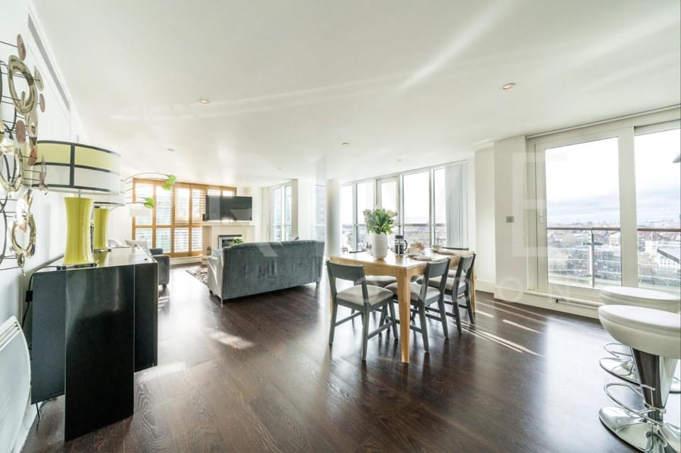 High Deluxe 2Bed plus Living Room for 8 people with London eye view 1 min from the station Apartment in City of Westminster