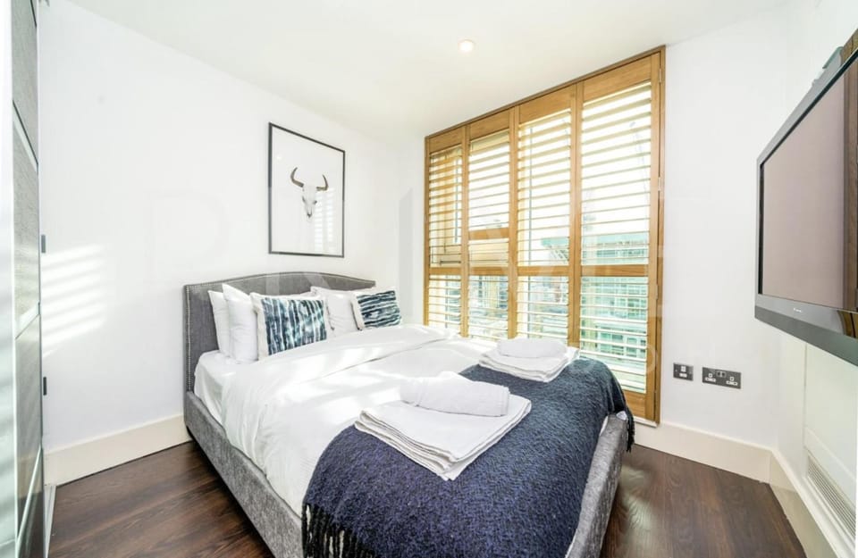 High Deluxe 2Bed plus Living Room for 8 people with London eye view 1 min from the station Apartment in City of Westminster