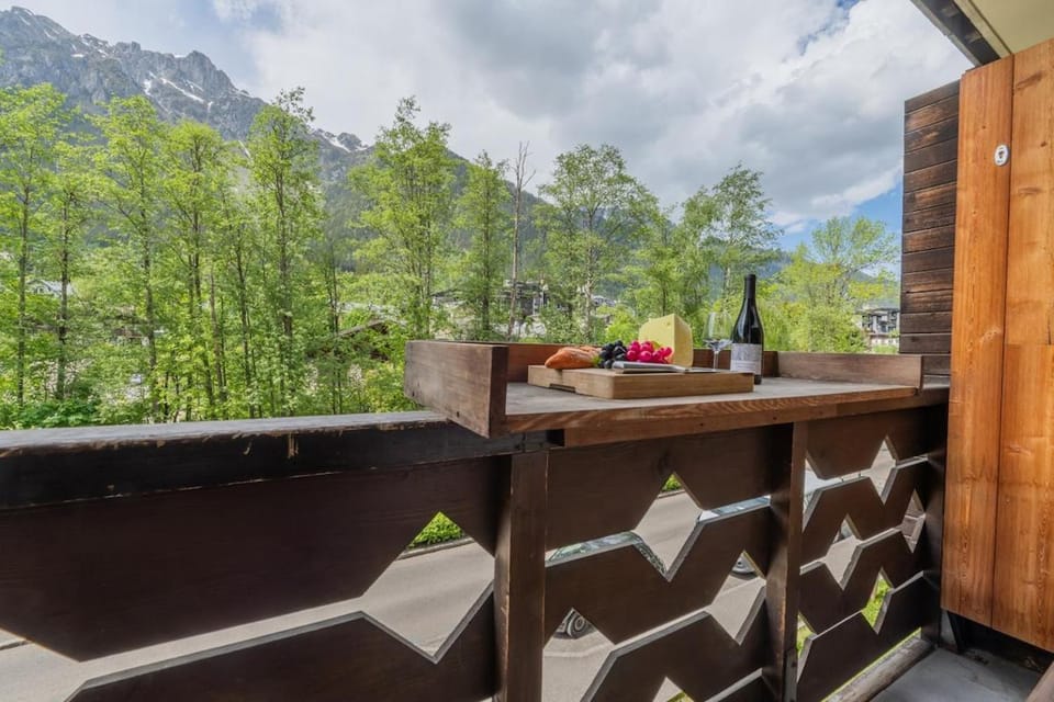 Spring, Day, Natural landscape, View (from property/room), Balcony/Terrace, Mountain view