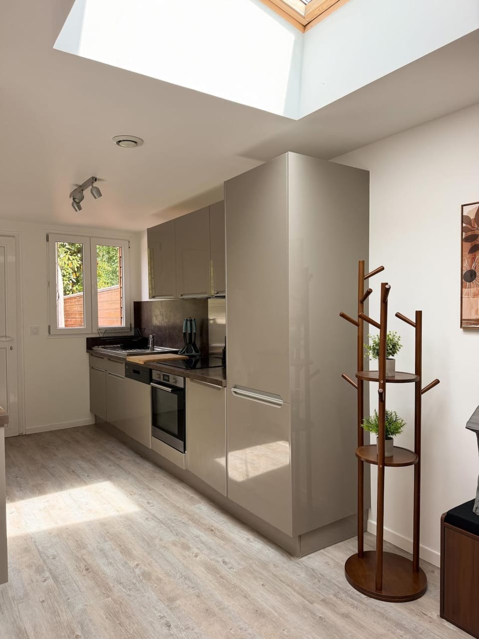 Kitchen or kitchenette, dishwasher, oven, stove