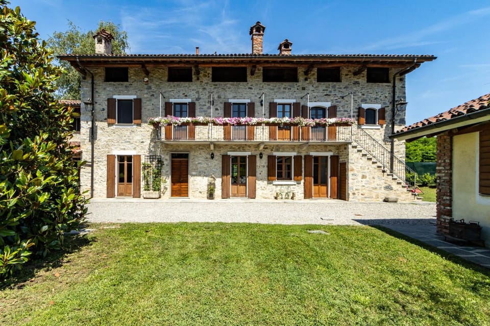 Property building, Facade/entrance, Day, Garden